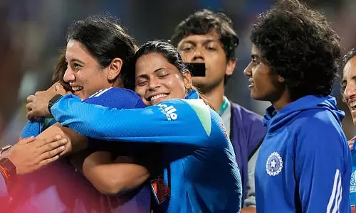 क्रिकेट के दिग्गजों ने भारतीय महिला टीम की तारीफ़ की क्रिकेट के दिग्गजों ने भारतीय महिला टीम की तारीफ़ की