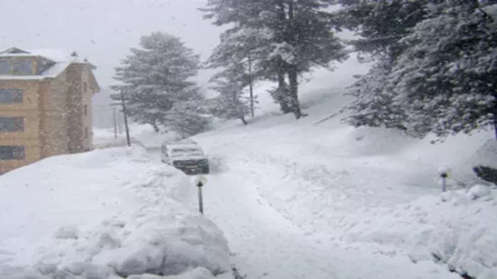 Srinagar: जम्मू-कश्मीर में दो दिन का मौसम अलर्ट, बर्फ और बारिश के संकेत