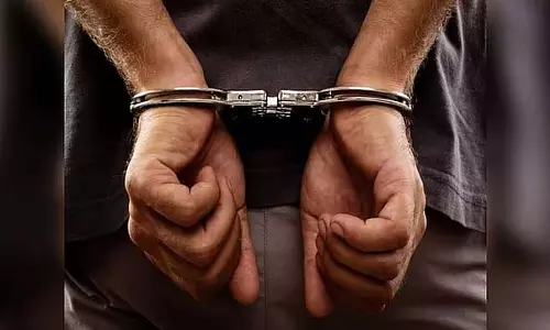 Bengaluru : वर्क हाउस से सोने के गहने चोरी, महिला गिरफ्तार Bengaluru : वर्क हाउस से सोने के गहने चोरी, महिला गिरफ्तार