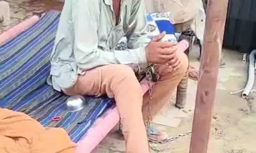Giddarbaha village में एक व्यक्ति और उसकी मां अपने घर में जंजीरों से बंधे पाए गए