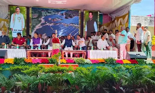 Hoskote : येलाचाहल्ली केरेअंगला में सोलर पैनल का उद्घाटन किया गया Hoskote : येलाचाहल्ली केरेअंगला में सोलर पैनल का उद्घाटन किया गया