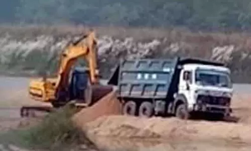 Jaleswar रेत खदान छापेमारी में खनन अधिकारियों को जान से मारने की धमकी Jaleswar रेत खदान छापेमारी में खनन अधिकारियों को जान से मारने की धमकी