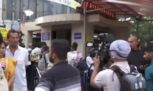 पवई के स्टूडियो से एयर गन, पेट्रोल, रबर घोल और लाइटर जब्त पवई के स्टूडियो से एयर गन, पेट्रोल, रबर घोल और लाइटर जब्त