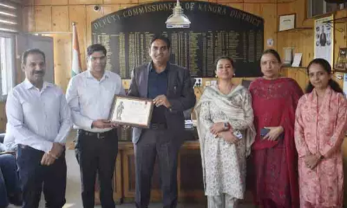 Himachal: जनजातीय विकास में अनुकरणीय प्रयासों के लिए कांगड़ा सम्मानित