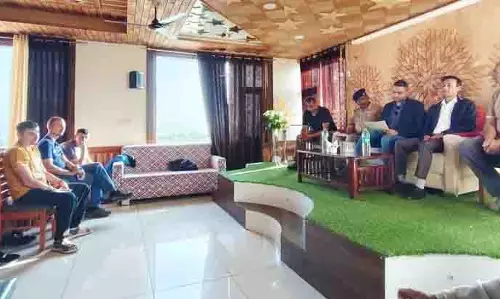 Himachal: पैराग्लाइडिंग दुर्घटनाओं में वृद्धि के बाद बीर-बिलिंग अधिकारियों ने सुरक्षा मानदंड कड़े किए Himachal: पैराग्लाइडिंग दुर्घटनाओं में वृद्धि के बाद बीर-बिलिंग अधिकारियों ने सुरक्षा मानदंड कड़े किए