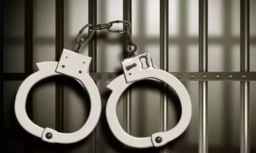 Kerala : स्टूडेंट्स को धमकाने और पैसे ऐंठने के आरोप में एक आदमी गिरफ्तार