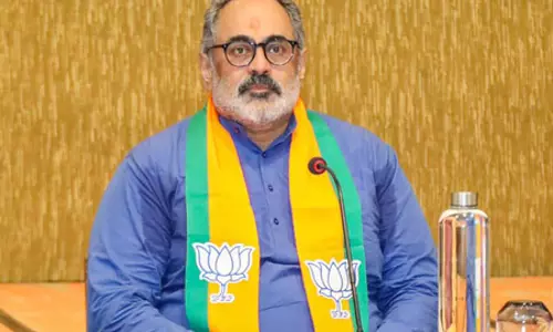 छह लाख करोड़ के कर्ज में डूबी केरल सरकार चुनाव से पहले कर रही दिखावा : राजीव चंद्रशेखर छह लाख करोड़ के कर्ज में डूबी केरल सरकार चुनाव से पहले कर रही दिखावा : राजीव चंद्रशेखर