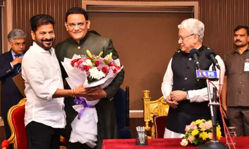 तेलंगाना में मंत्री पद की शपथ लेकर अजहरुद्दीन ने नई पारी शुरू की तेलंगाना में मंत्री पद की शपथ लेकर अजहरुद्दीन ने नई पारी शुरू की