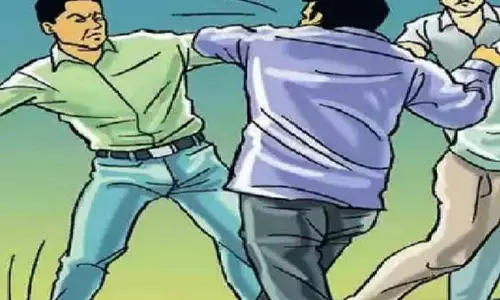 शादी समारोह में शराब के नशे में पूर्व एल्डरमेन की गुंडागर्दी, व्यवसायी की पिटाई शादी समारोह में शराब के नशे में पूर्व एल्डरमेन की गुंडागर्दी, व्यवसायी की पिटाई