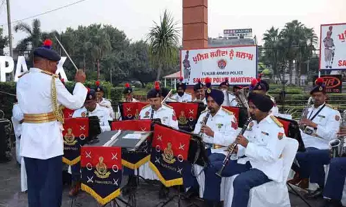 PAP बैंड ने शहीदों के सम्मान में प्रस्तुति दी