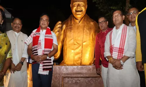 CM सरमा ने भूपेन हजारिका की प्रतिमा और गौरव पथ का किया उद्घाटन CM सरमा ने भूपेन हजारिका की प्रतिमा और गौरव पथ का किया उद्घाटन