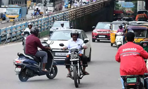 Hyderabad police ने गलत दिशा में गाड़ी चलाने वालों पर शिकंजा कसा