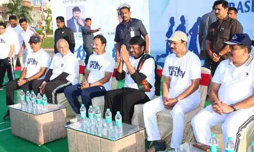 Chiranjeevi ने हैदराबाद में रन फॉर यूनिटी का नेतृत्व किया, डीपफेक के बारे में जागरूकता का आग्रह Chiranjeevi ने हैदराबाद में रन फॉर यूनिटी का नेतृत्व किया, डीपफेक के बारे में जागरूकता का आग्रह
