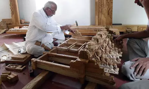 Surapura : बोपन्ना मोनप्पा बडिगेर को राज्योत्सव माला मिली