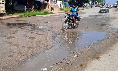 Karnataka : स्टेट हाईवे पर ट्रैफिक बाधित है Karnataka : स्टेट हाईवे पर ट्रैफिक बाधित है