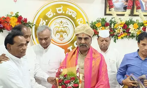 अरुण कुमार पाटिल ने कल्याण कर्नाटक रोड ट्रांसपोर्ट कॉर्पोरेशन के चेयरमैन के तौर पर शपथ ली अरुण कुमार पाटिल ने कल्याण कर्नाटक रोड ट्रांसपोर्ट कॉर्पोरेशन के चेयरमैन के तौर पर शपथ ली