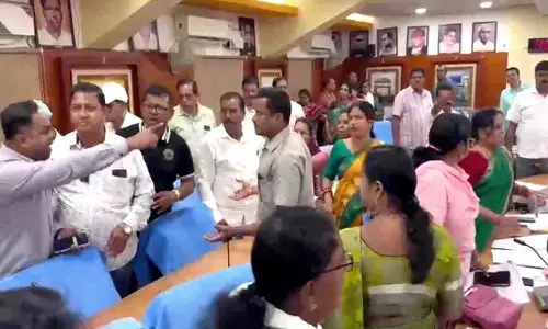 कटक नगर निगम की बैठक हिंसक झड़प के बाद बीच में ही रोक दी गई
