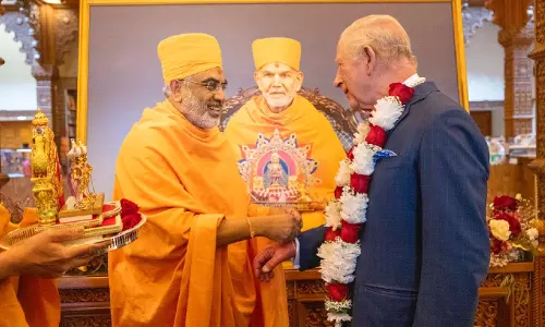 ब्रिटेन के राजा और रानी का विशेष दौरा, नीसडेन मंदिर में आस्था और सेवा को नमन ब्रिटेन के राजा और रानी का विशेष दौरा, नीसडेन मंदिर में आस्था और सेवा को नमन