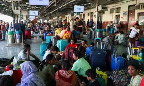 Jammu और कटरा रेलवे स्टेशनों पर भीड़ को नियंत्रित करने के लिए यात्री होल्डिंग क्षेत्र बनाए जाएंगे