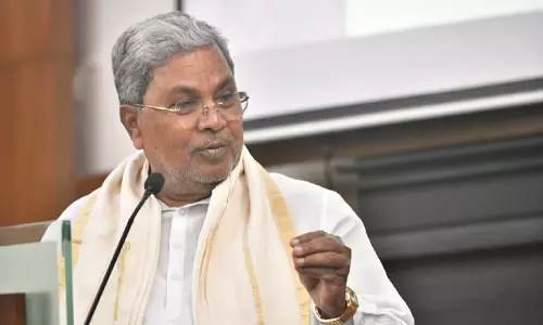 Bengaluru में गड्ढे अब भी बरकरार, सीएम सिद्धारमैया ने कहा – जवाबदेही शिवकुमार की
