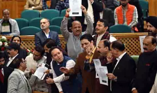 SRINAGAR: बाढ़ राहत और भ्रष्टाचार के आरोपों पर विधानसभा में हंगामा SRINAGAR: बाढ़ राहत और भ्रष्टाचार के आरोपों पर विधानसभा में हंगामा