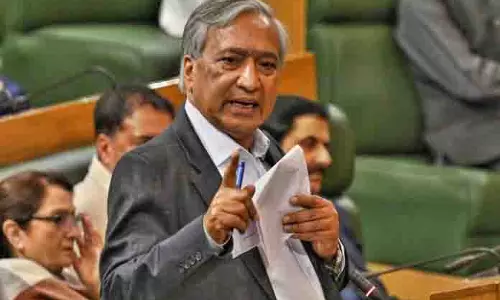 SRINAGAR: सांसदों ने प्रेस की स्वतंत्रता सुनिश्चित करने के लिए मीडिया नीति की मांग की SRINAGAR: सांसदों ने प्रेस की स्वतंत्रता सुनिश्चित करने के लिए मीडिया नीति की मांग की