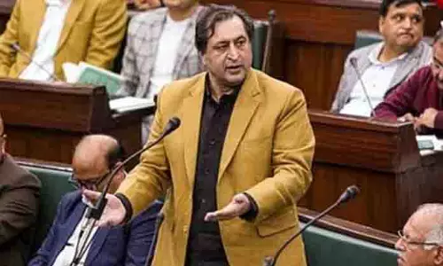 SRINAGAR: आरक्षण नीति को लेकर विधानसभा में लोन और गुरेजी में तकरार SRINAGAR: आरक्षण नीति को लेकर विधानसभा में लोन और गुरेजी में तकरार