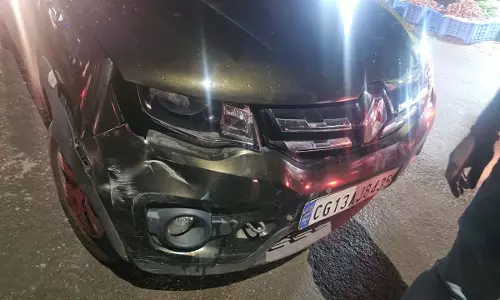 वरिष्ठ पत्रकार की कार को तेज रफ्तार ट्रैक्टर ने मारी टक्कर