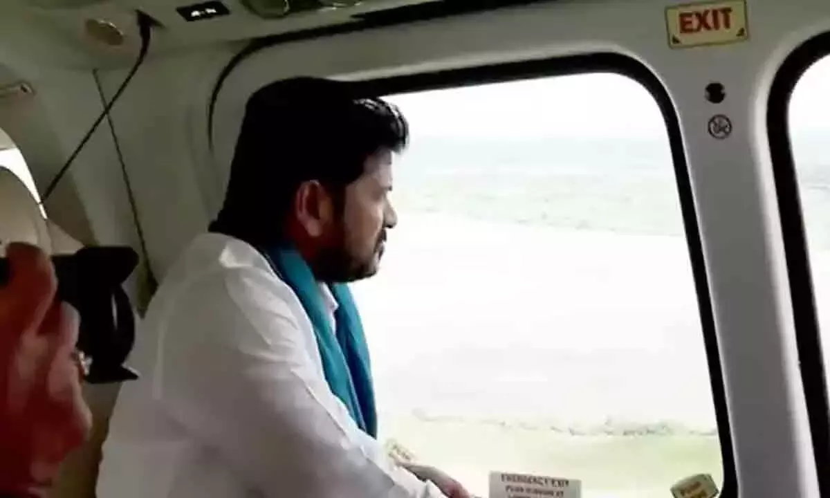 तेलंगाना के CM ने चक्रवात मोंढा की तबाही के बाद हवाई सर्वेक्षण किया तेलंगाना के CM ने चक्रवात मोंढा की तबाही के बाद हवाई सर्वेक्षण किया
