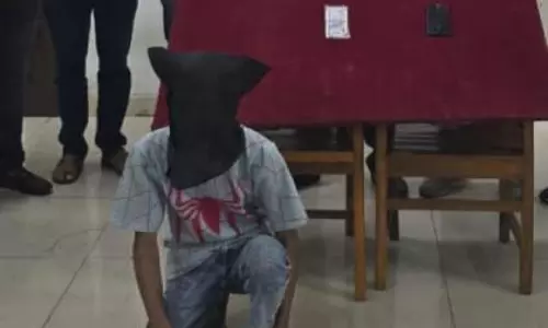 Kolhapur: उल्हासनगर के गिरोह ने कपड़े की दुकानों में लूटपाट की Kolhapur: उल्हासनगर के गिरोह ने कपड़े की दुकानों में लूटपाट की