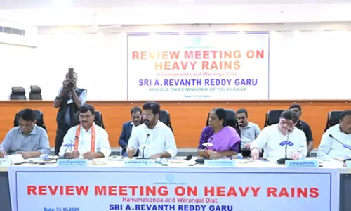 मोन्था से प्रभावित किसानों को बड़ी राहत, तेलंगाना CM ने किया मुआवजे का ऐलान मोन्था से प्रभावित किसानों को बड़ी राहत, तेलंगाना CM ने किया मुआवजे का ऐलान