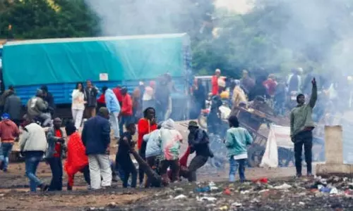 Tanzania चुनाव विरोध प्रदर्शनों में लगभग 700 की मौत, इंटरनेट बंद Tanzania चुनाव विरोध प्रदर्शनों में लगभग 700 की मौत, इंटरनेट बंद