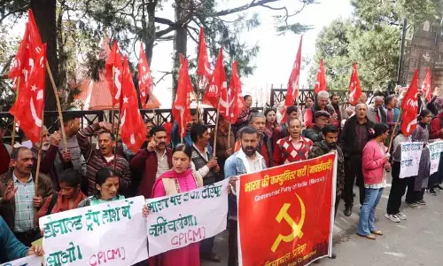 भारत पर टैरिफ लगाने के लिए CPM ने ट्रंप के खिलाफ प्रदर्शन किया