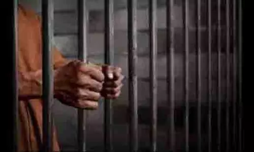 Chandigarh: पत्नी की कुल्हाड़ी से हत्या करने वाले व्यक्ति को आजीवन कारावास Chandigarh: पत्नी की कुल्हाड़ी से हत्या करने वाले व्यक्ति को आजीवन कारावास