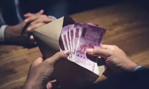 Navi Mumbai में ठगी का पर्दाफाश: रियायती किराना के बहाने पति-पत्नी गिरफ्तार Navi Mumbai में ठगी का पर्दाफाश: रियायती किराना के बहाने पति-पत्नी गिरफ्तार