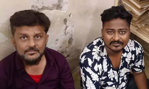 CG NEWS: नशीली कफ सिरप के साथ 2 नशे के सौदागर गिरफ्तार CG NEWS: नशीली कफ सिरप के साथ 2 नशे के सौदागर गिरफ्तार