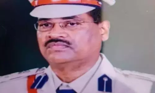 CG BIG BREAKING: DIG सुरेश कुमार ठाकुर की बंद कमरे में मिली संदिग्ध लाश CG BIG BREAKING: DIG सुरेश कुमार ठाकुर की बंद कमरे में मिली संदिग्ध लाश