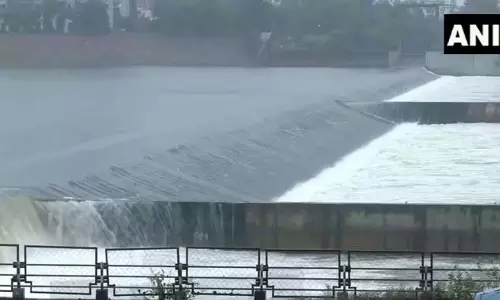 सूरत और दक्षिण गुजरात में भारी बारिश से तापी नदी उफान पर, सूरत और दक्षिण गुजरात में भारी बारिश से तापी नदी उफान पर,