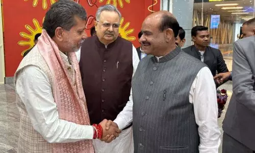 लोकसभा अध्यक्ष ओम बिरला पहुंचे रायपुर लोकसभा अध्यक्ष ओम बिरला पहुंचे रायपुर