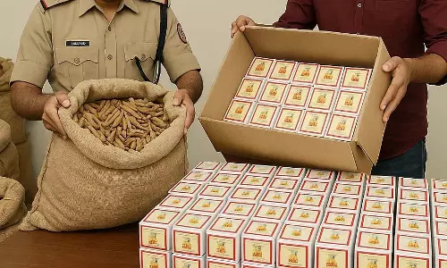 नकली बीड़ी का भंडाफोड़, राजापारा में चल रहा था अवैध निर्माण का धंधा नकली बीड़ी का भंडाफोड़, राजापारा में चल रहा था अवैध निर्माण का धंधा
