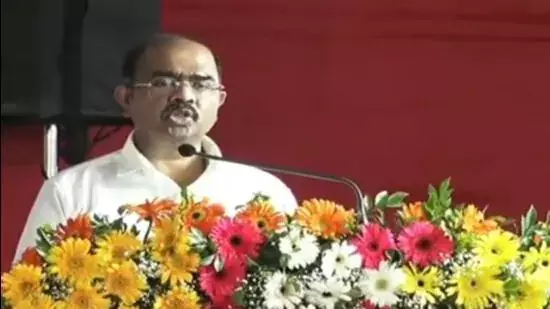 Shinde की अनुपस्थिति पर मथाडी नेता रो पड़े Shinde की अनुपस्थिति पर मथाडी नेता रो पड़े