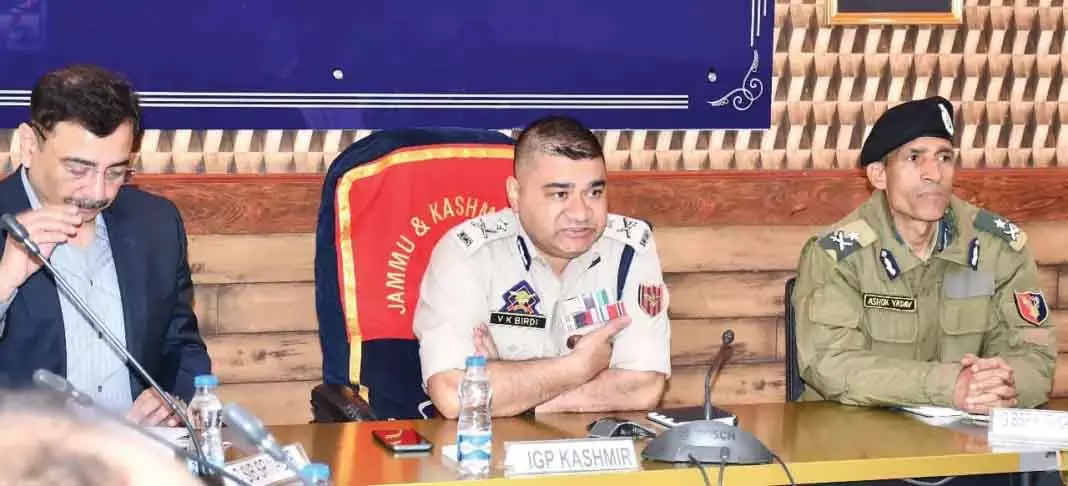 आईजीपी बिरदी ने दरबार मूव के लिए सुरक्षा, यातायात व्यवस्था की समीक्षा की आईजीपी बिरदी ने दरबार मूव के लिए सुरक्षा, यातायात व्यवस्था की समीक्षा की