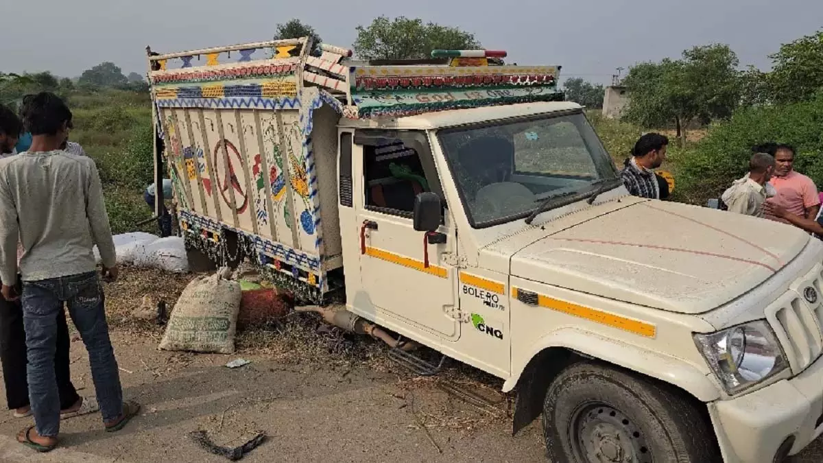 3 किसानों की मौत 8 घायल, हाईवे पर कुछ समय के लिए अफरा-तफरी का माहौल 3 किसानों की मौत 8 घायल, हाईवे पर कुछ समय के लिए अफरा-तफरी का माहौल