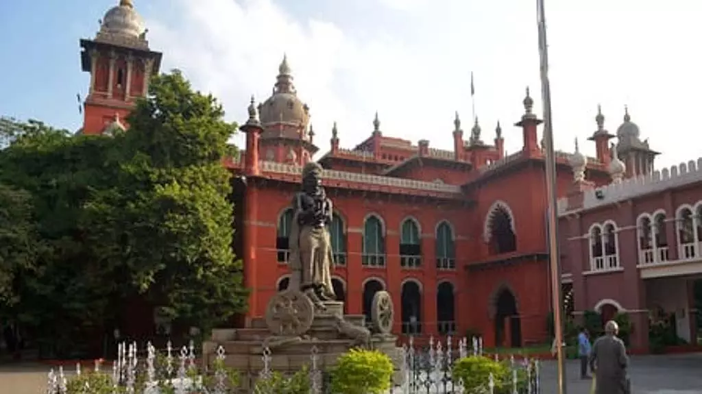 HC ने पल्लिकरनई दलदली ज़मीन पर निर्माण कार्य पर अंतरिम रोक लगाने का आदेश दिया है HC ने पल्लिकरनई दलदली ज़मीन पर निर्माण कार्य पर अंतरिम रोक लगाने का आदेश दिया है