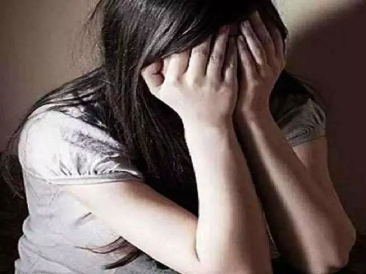 डॉक्टर की इस मांग ने मचाई सनसनी, अस्पताल में हड़कंप डॉक्टर की इस मांग ने मचाई सनसनी, अस्पताल में हड़कंप