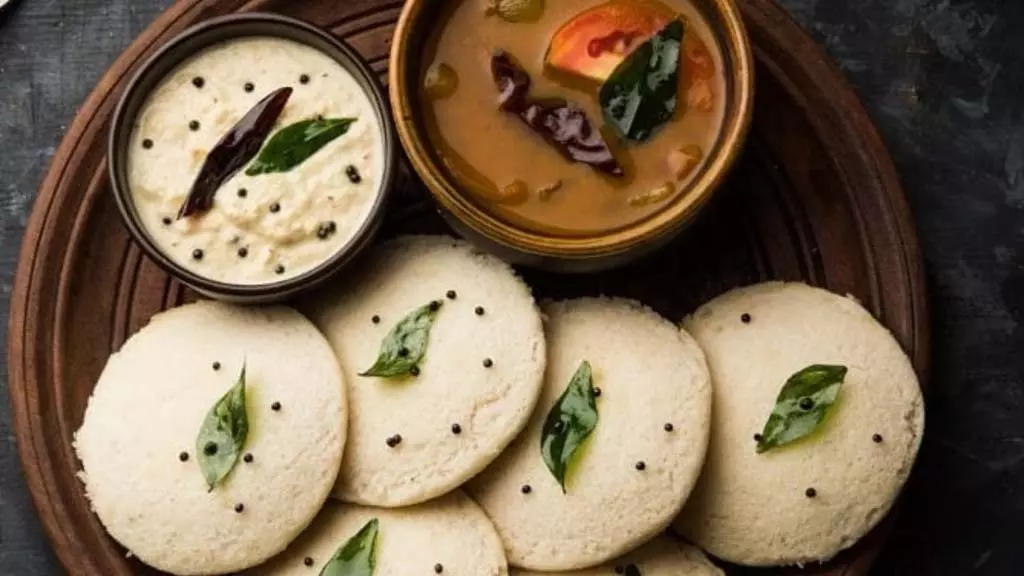 South Indian Style Idli : ऐसे तैयार करें इडली, ये है पारंपरिक विधि South Indian Style Idli : ऐसे तैयार करें इडली, ये है पारंपरिक विधि