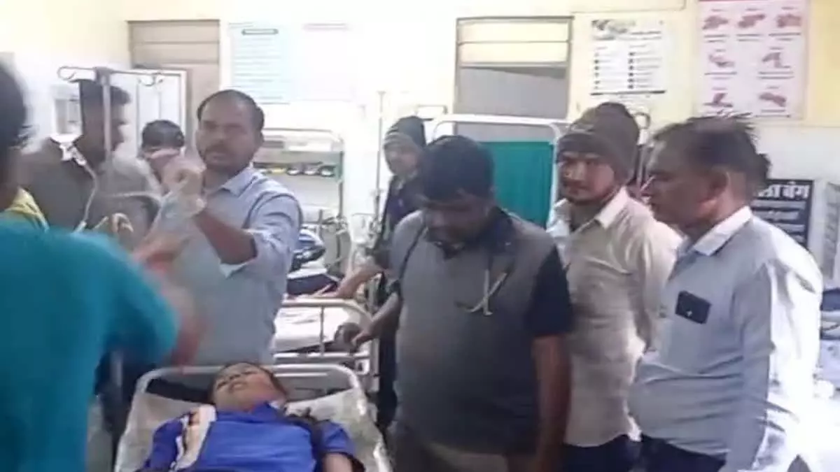 स्कूल वैन और एसयूवी की टक्कर में दो बच्चों की मौत, 10 से अधिक घायल स्कूल वैन और एसयूवी की टक्कर में दो बच्चों की मौत, 10 से अधिक घायल