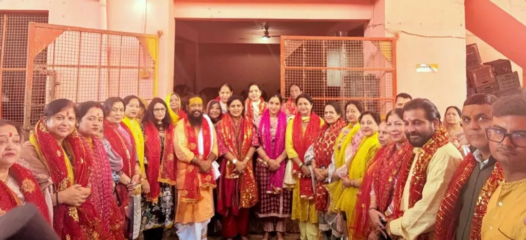 Jammu: गोपाष्टमी अवसर पर भाजपा महिला मोर्चा ने दिखाई आस्था Jammu: गोपाष्टमी अवसर पर भाजपा महिला मोर्चा ने दिखाई आस्था