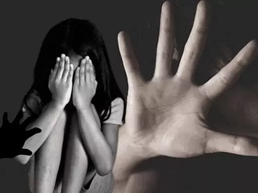 युवक ने तीन नाबालिग लड़कियों को बनाया हवस का शिकार, पुलिस ने किया गिरफ्तार युवक ने तीन नाबालिग लड़कियों को बनाया हवस का शिकार, पुलिस ने किया गिरफ्तार
