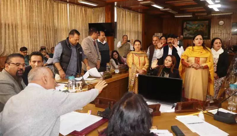 BJP, कांग्रेस सदस्यों ने महापौर, उप महापौर के कार्यकाल में विस्तार का विरोध किया BJP, कांग्रेस सदस्यों ने महापौर, उप महापौर के कार्यकाल में विस्तार का विरोध किया